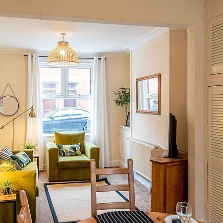 2 Bed, Up To 6 Guests Near Chester City Centre Exteriör bild