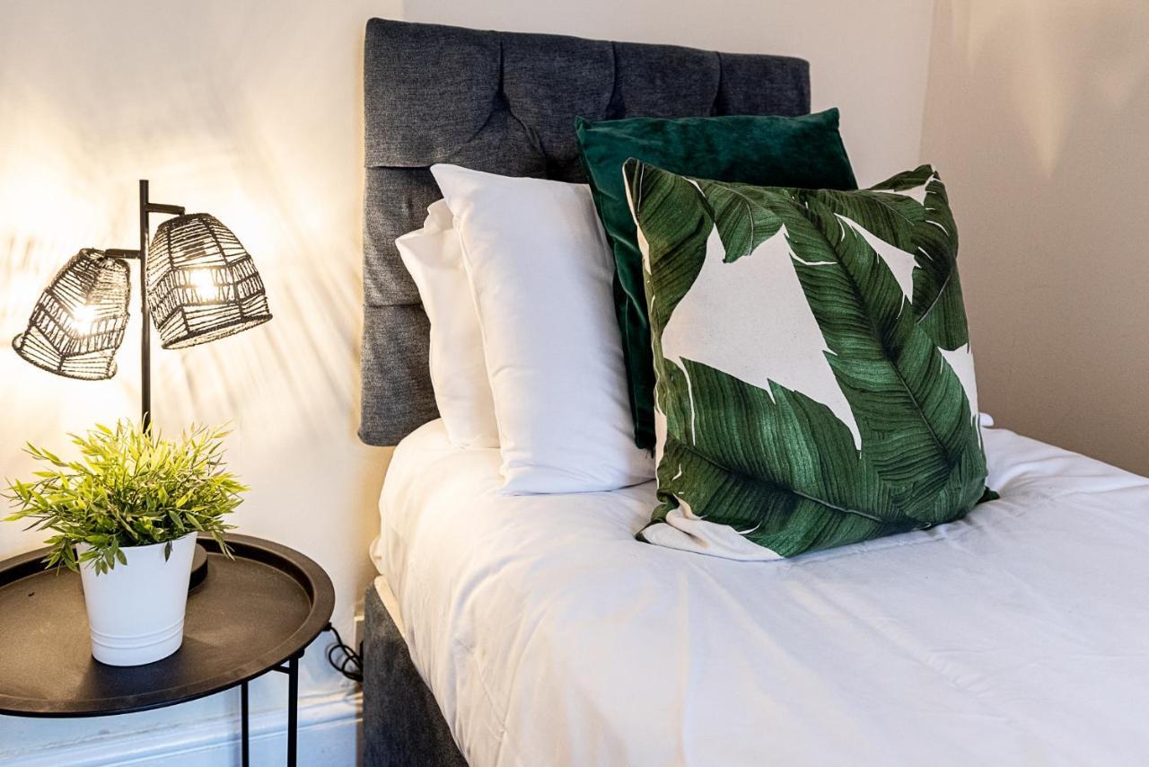 2 Bed, Up To 6 Guests Near Chester City Centre Exteriör bild