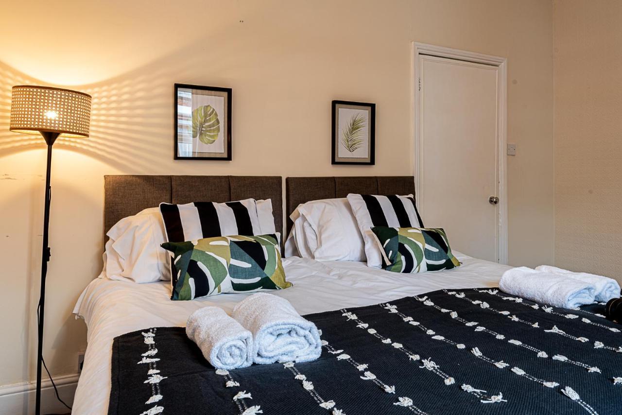 2 Bed, Up To 6 Guests Near Chester City Centre Exteriör bild